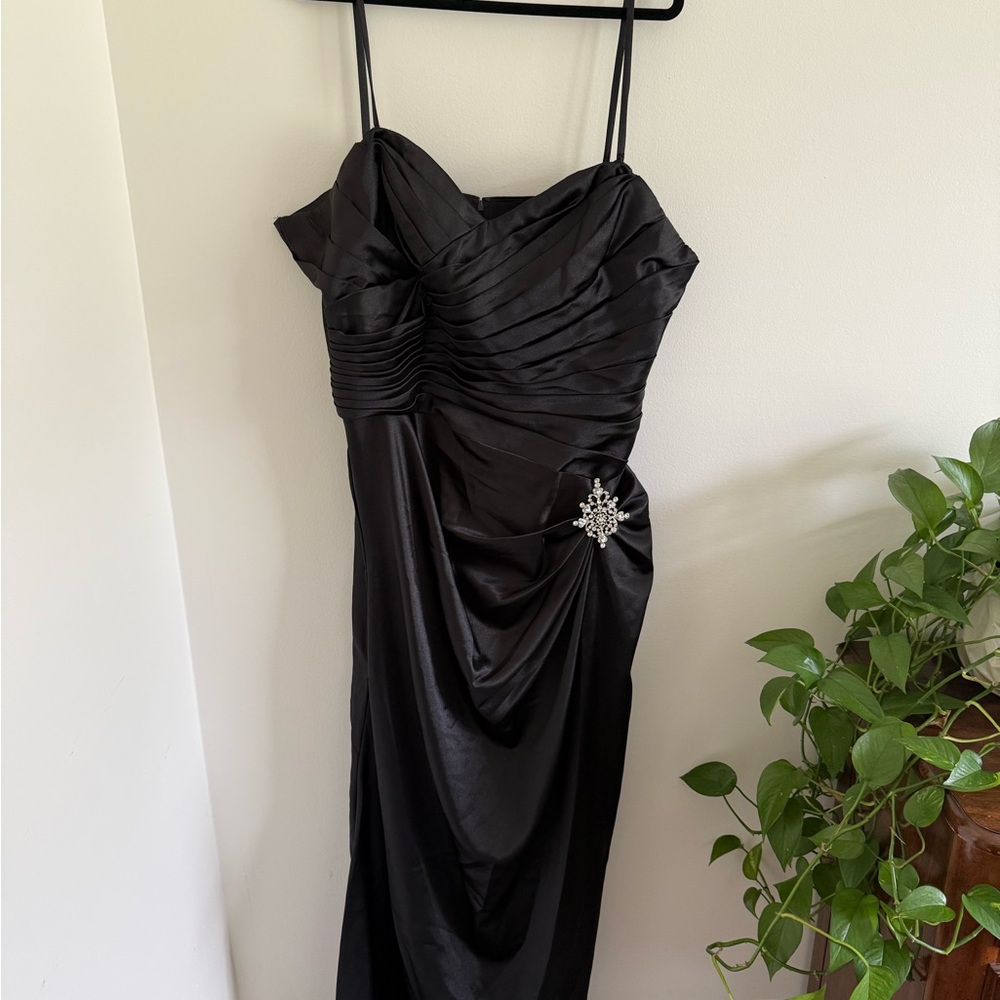 Elegant Black Satin Evening Dress with Rhinestone Brooch